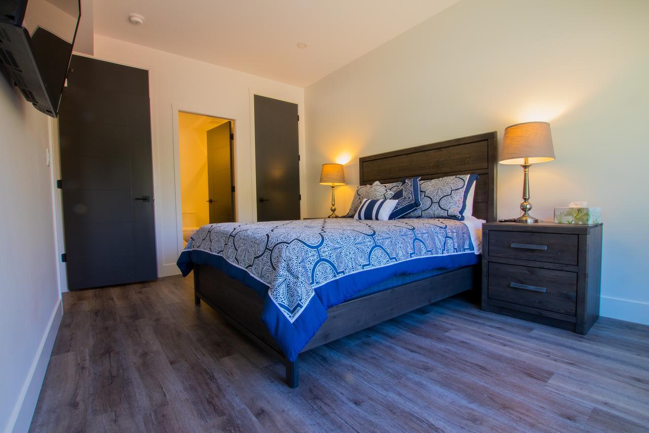 Hotel The Burfield à Sun Peaks Extérieur photo